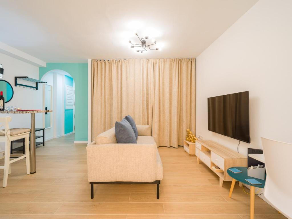 Beachfront Apartment in Las Canteras with Pool - 2