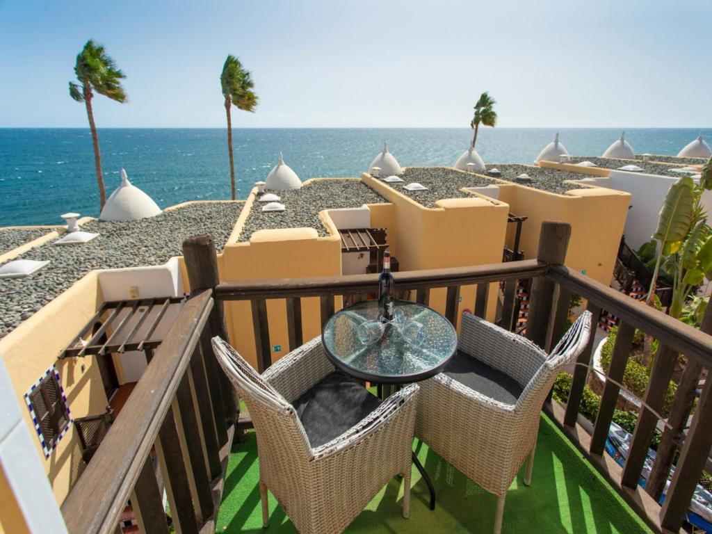 Beachfront House in Playa del Águila with Pool - 4