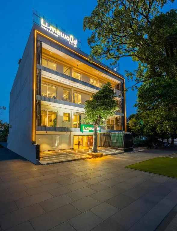 Limewood Stay Signature - Golf Course Extension Road，位于古尔冈的酒店