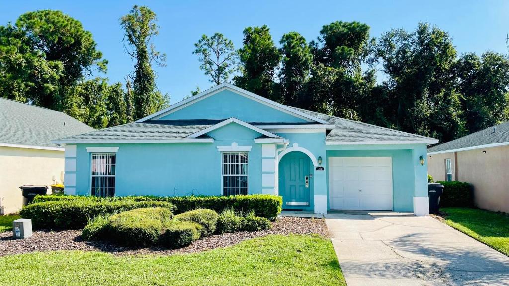 5 Bed Resort Pool Home On Gates Community 344, Davenport