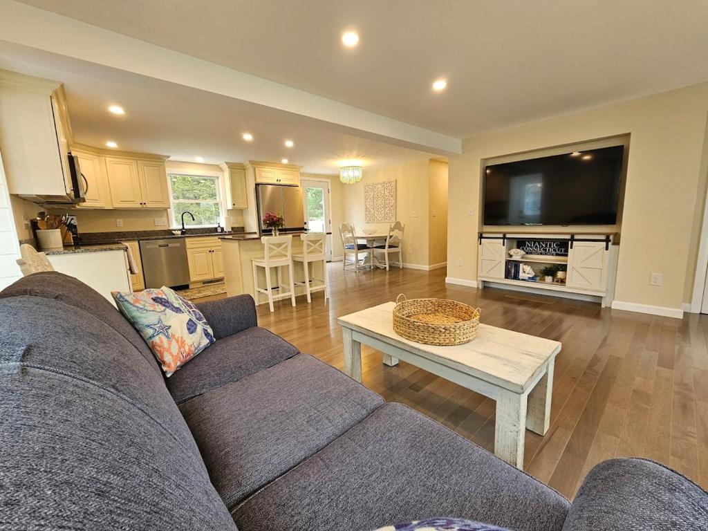 Stay a While in Niantic, Comfort by the Coast, Niantic