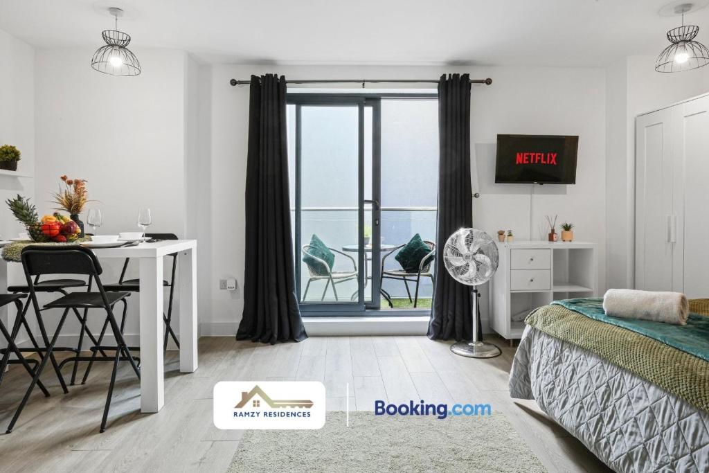 Modern Hemel Hempstead Studio with Parking, Hemel Hempstead