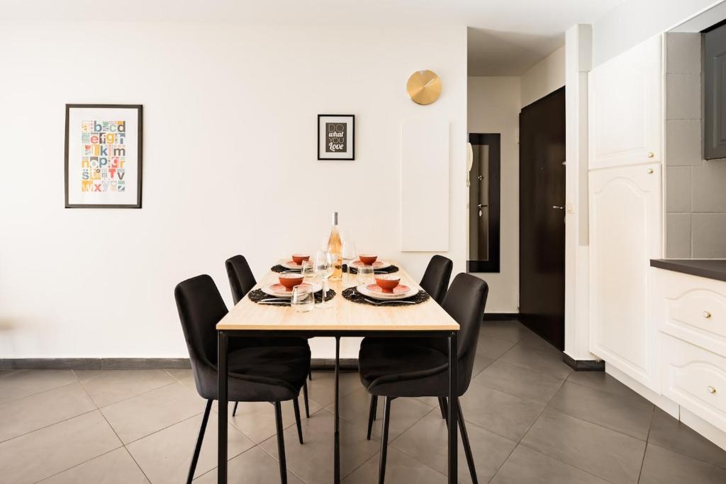 Air conditioned apartment, 3 min walk to the beaches, Garage - 5