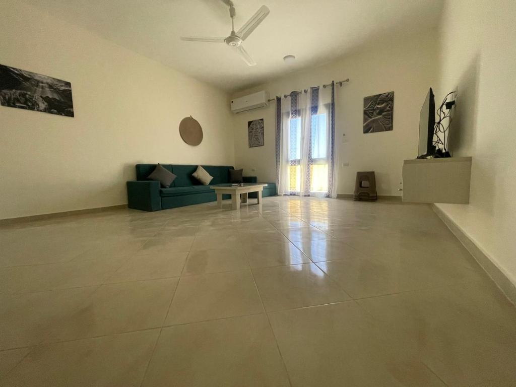 Bayt Hassan S19 - Super spacious roof top One Bedroom apartment, Hurghada