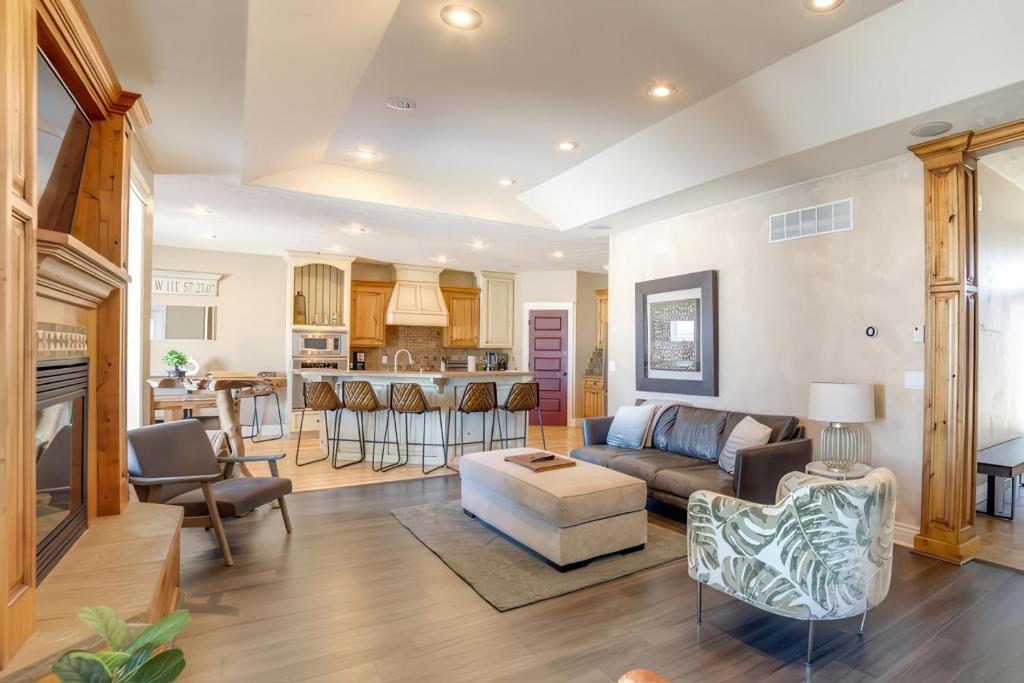 Rigby Gem with Hot Tub Theater Game Room Grill, Rigby