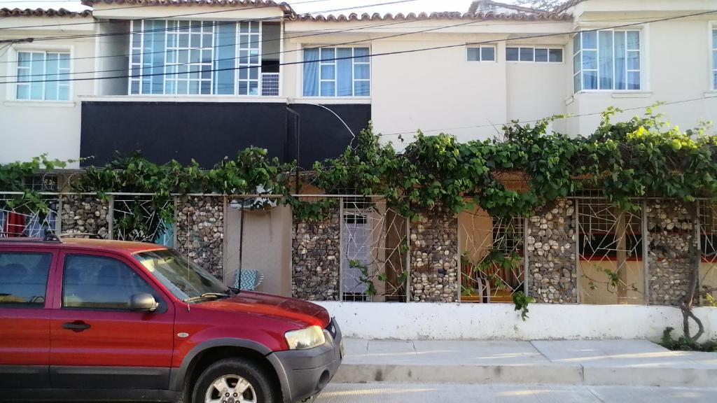 SAI HOSTEL' RODADERO SUR GAIRA habitaciones familiares con cocina 6 pax - 5