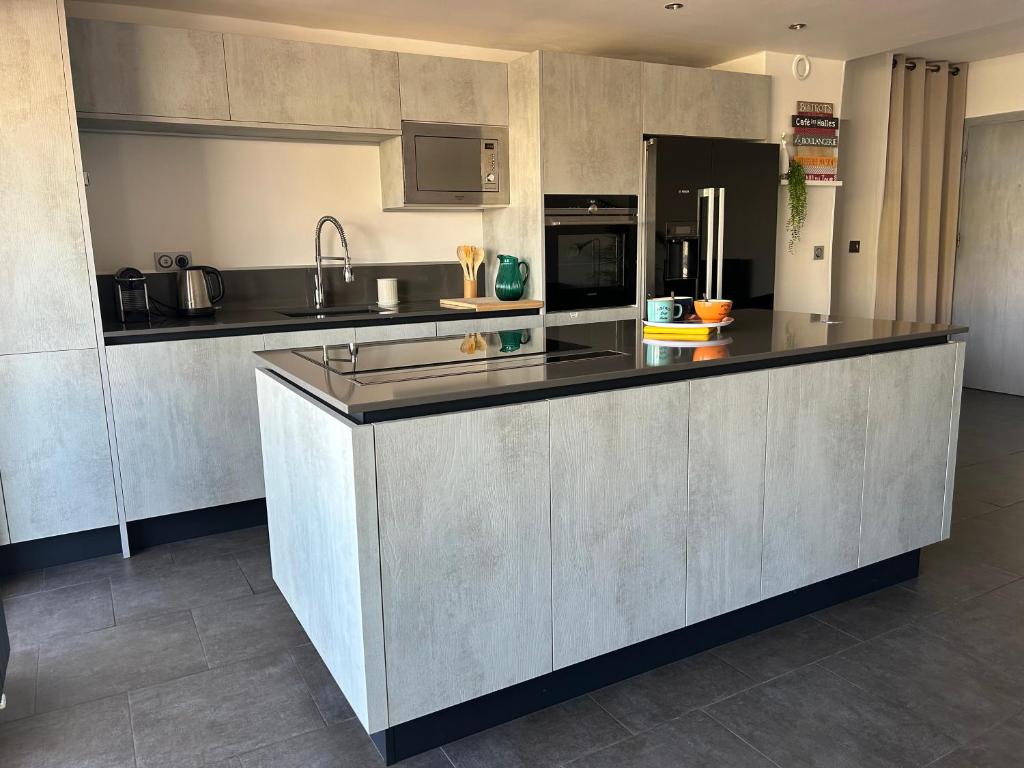 L'ESTIVALIERE - Golfe Juan - Confortable T3 vue mer - climatise et garage ferme - 4