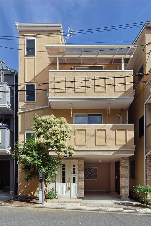 USJ 5 min/Namba 8 min/8 beds/max 13 people