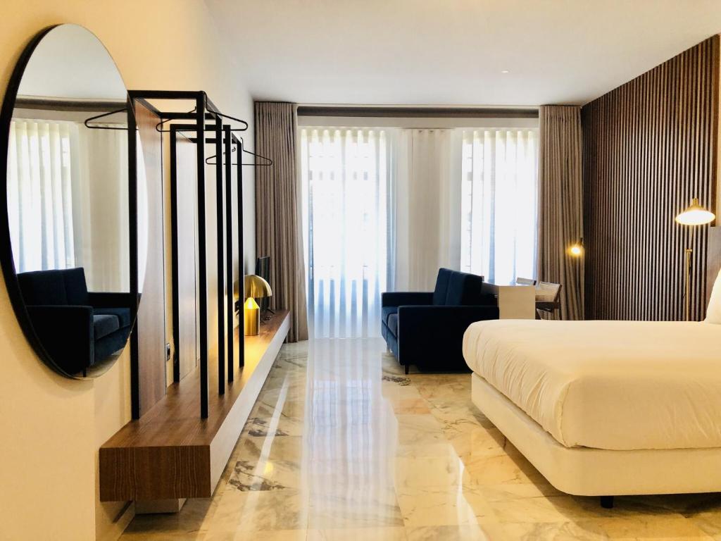 Bright and Spacious apartment in Porto, Porto