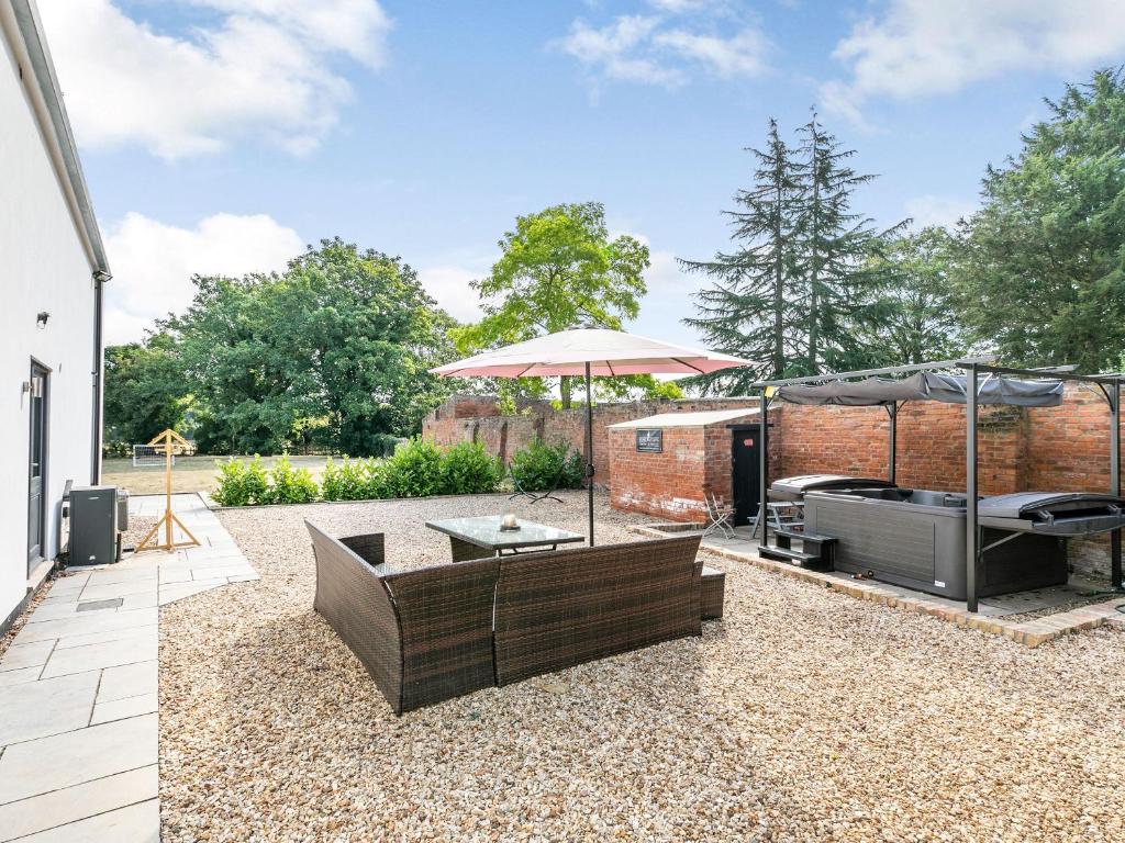 Howell Hall Barn, Howell