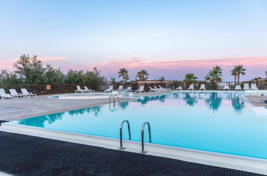LES PIEDS DANS L'EAU A PALAVAS ! Mer à 50 m ! Espace aquatique ,toboggans, MHome 6 Pers climatisé CAMPING 4 ETOILES - 2
