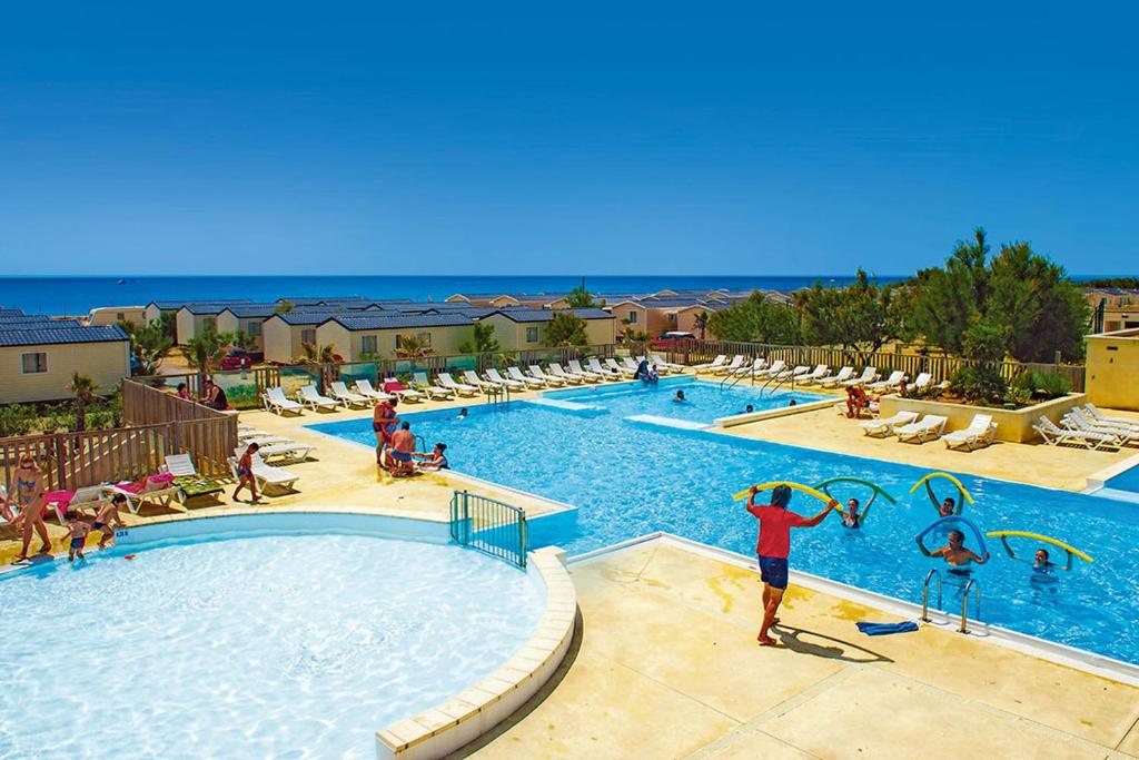 LES PIEDS DANS L'EAU A PALAVAS ! Mer à 50 m ! Espace aquatique ,toboggans, MHome 6 Pers climatisé CAMPING 4 ETOILES - 4