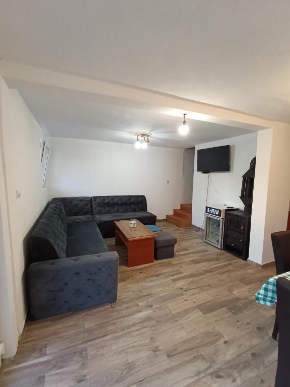 Vikendica Bella, Ivišovo Greblje