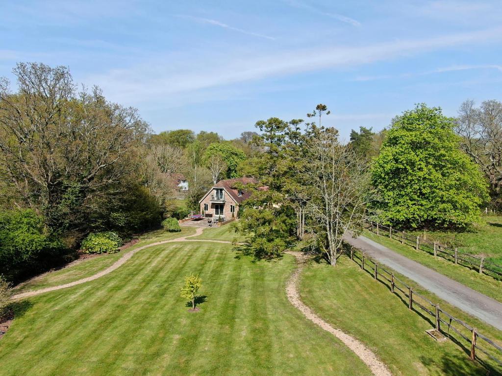 Twisly North Lodge, Catsfield