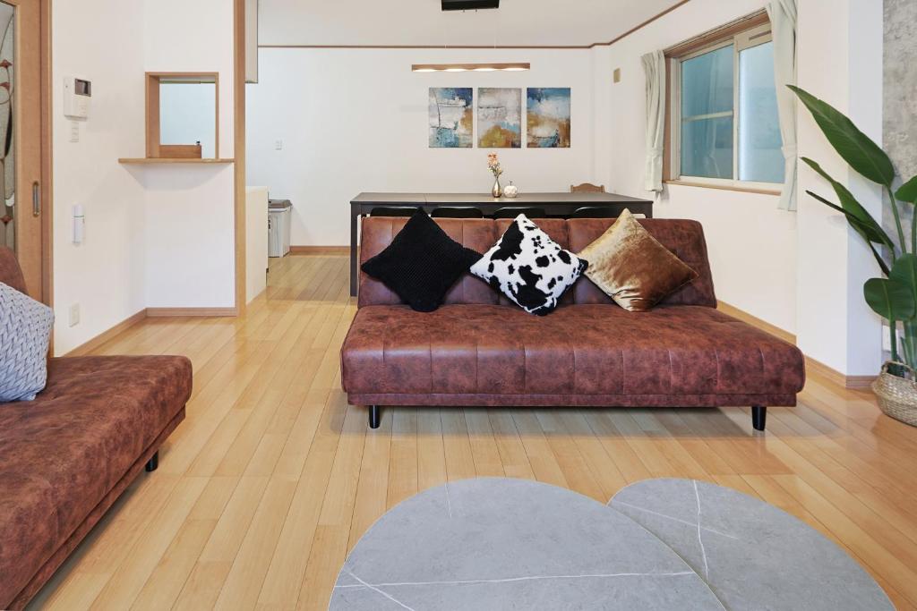 USJ 5 min/Namba 8 min/8 beds/max 13 people