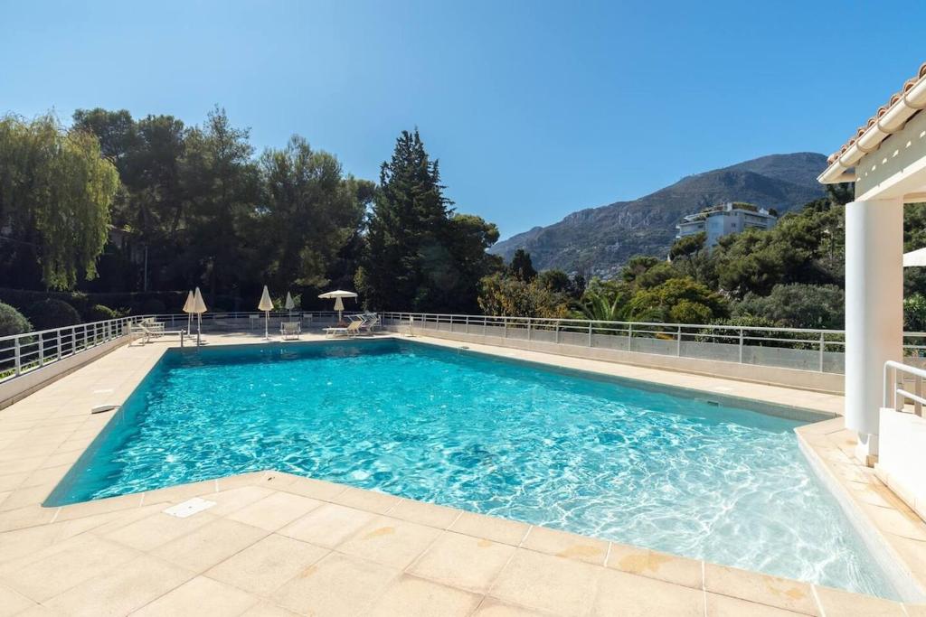 Lovely flat with terrace, swimming pool and garage - 3