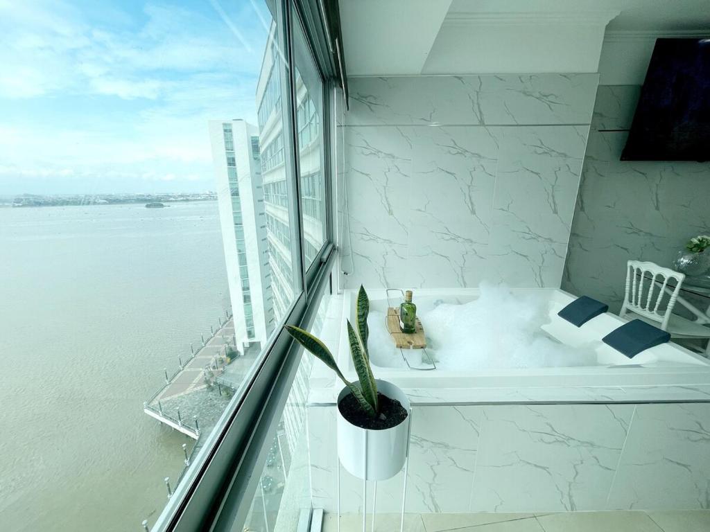 Ecuabook Penthouse Jacuzzi Riverfront 11012 - 3