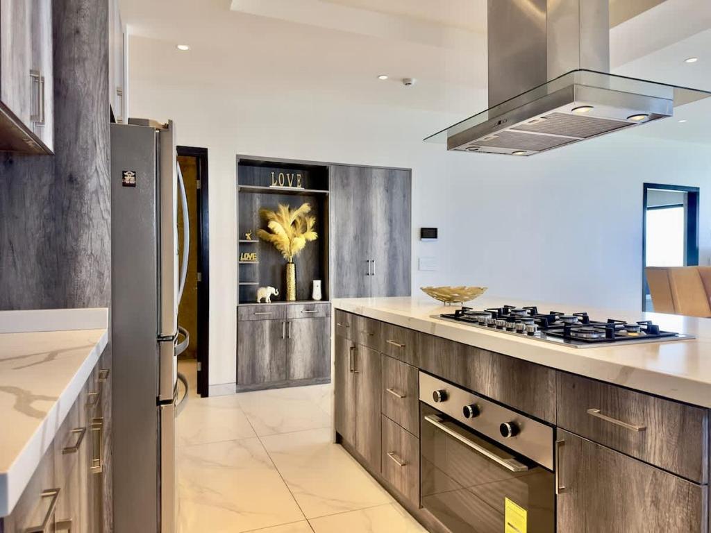 Luxury Beachfront Condo 3BR 3BA with stunning views - 4