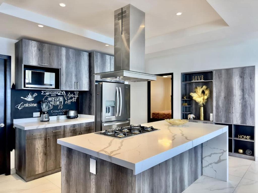 Luxury Beachfront Condo 3BR 3BA with stunning views - 5