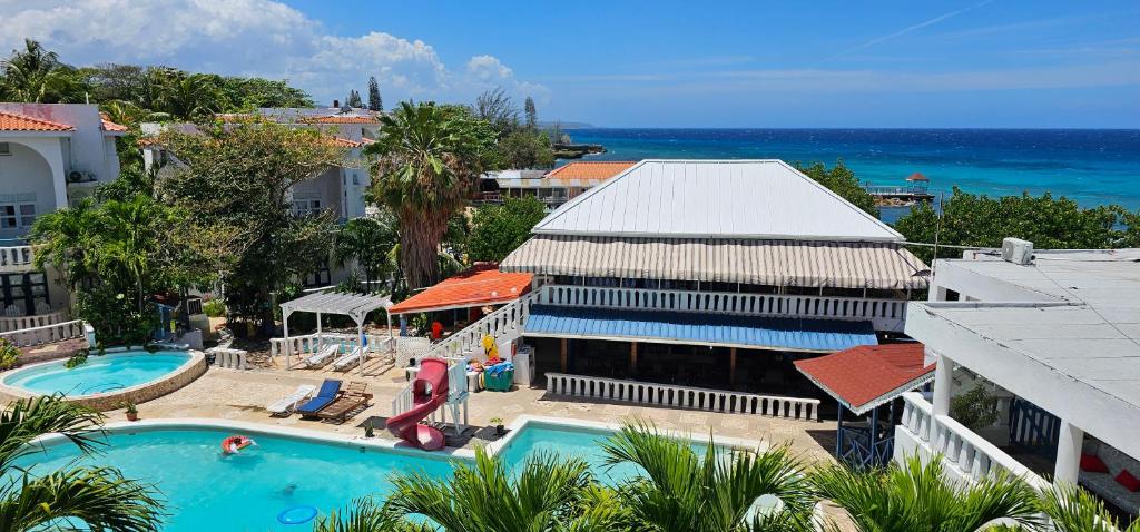 Paradise View- Oceanfront Oasis, Runaway Bay