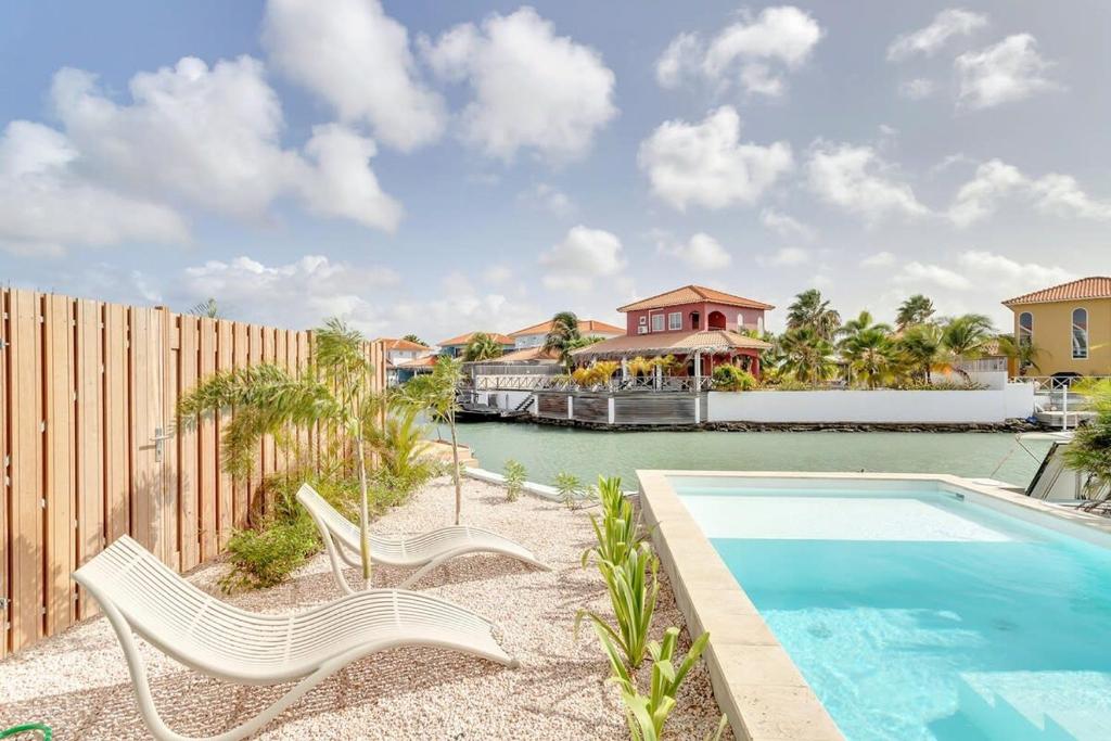 Kas Jasabon in Water Villas, Kralendijk