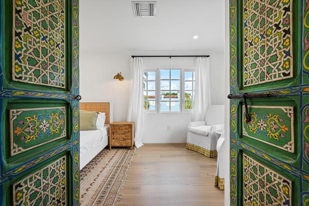 Moroccan Opulence 5 Minutes to Downtown & Beach, West Palm Beach