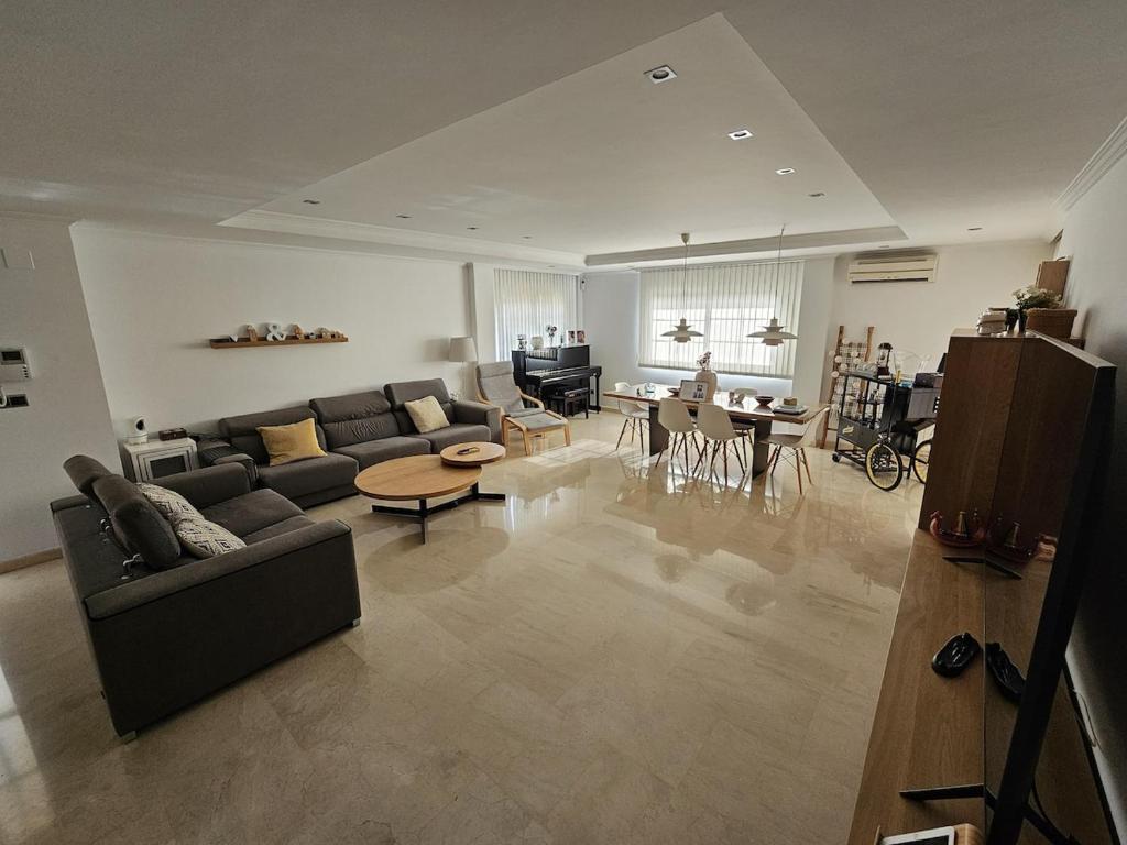 Amazing Villa with swimming pool in El Vedat de Torrente, Torrent