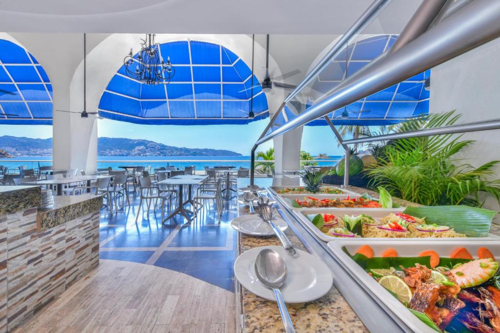 Restaurant, Krystal Beach Acapulco Hotel in Acapulco