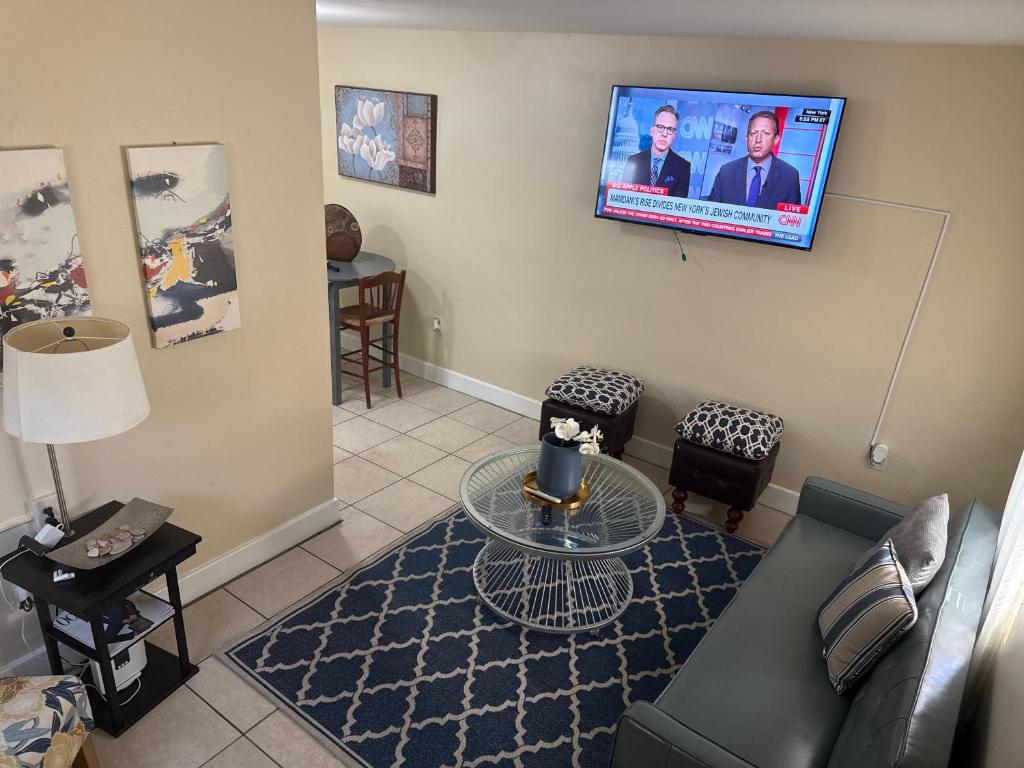 SeaBreeze Retreat, Lantana