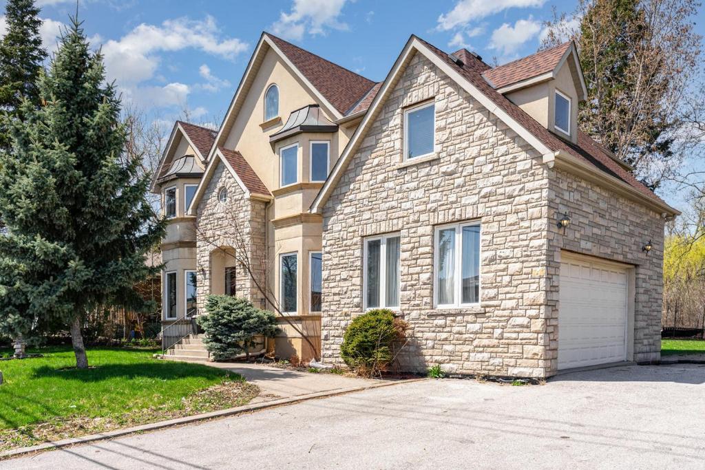 Home in Richmond Hill, Richmond Hill