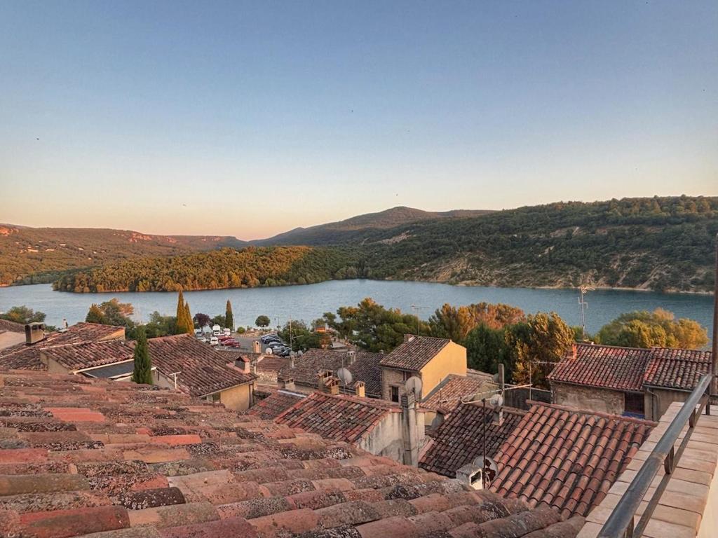 Lake View with Private Terrace, Bauduen
