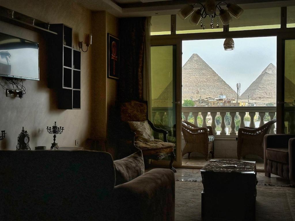 Isis Gate Pyramids View Apartment, Káhira
