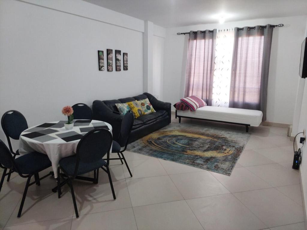 Hermoso y cómodo departamento de 2 habitaciones, sala de estar, cocina y 2 baños - 1