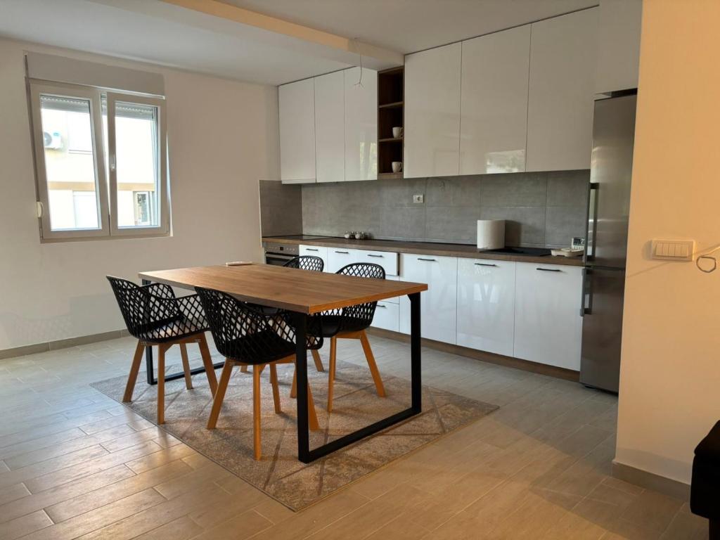 Zemun ES stan na dan, Belgrade