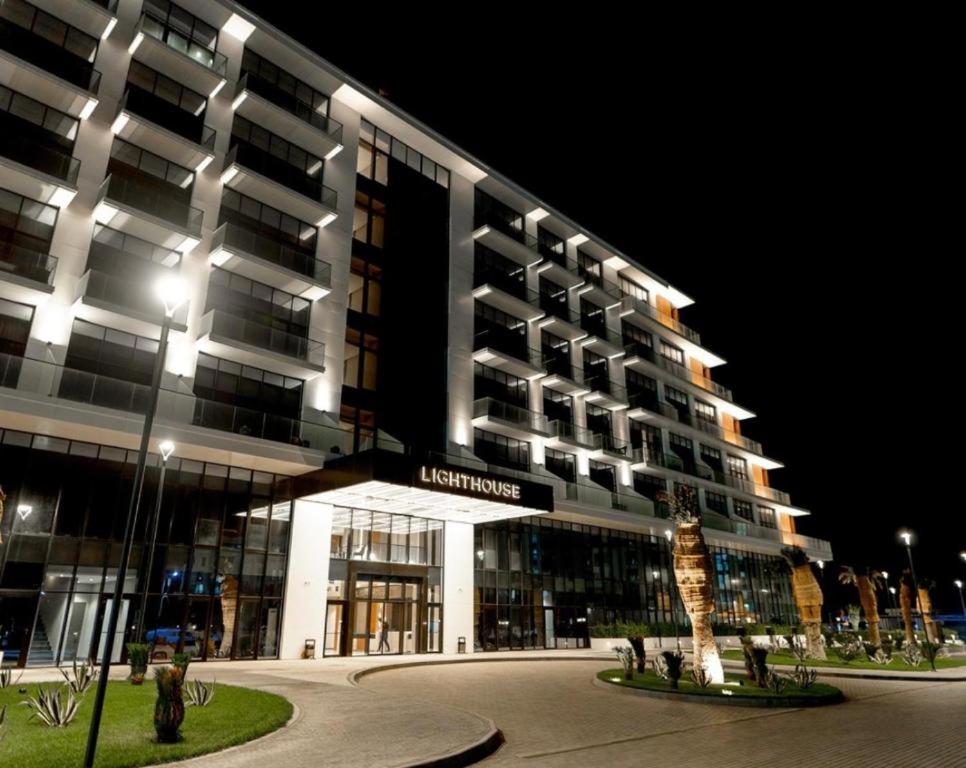 Light House 2, Mekhrably