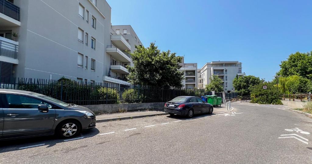 AC - Garage available - Secure residence - 2