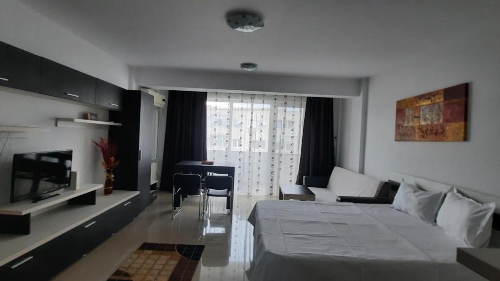 Self check-in Mangalia, la plajă, Mangalia