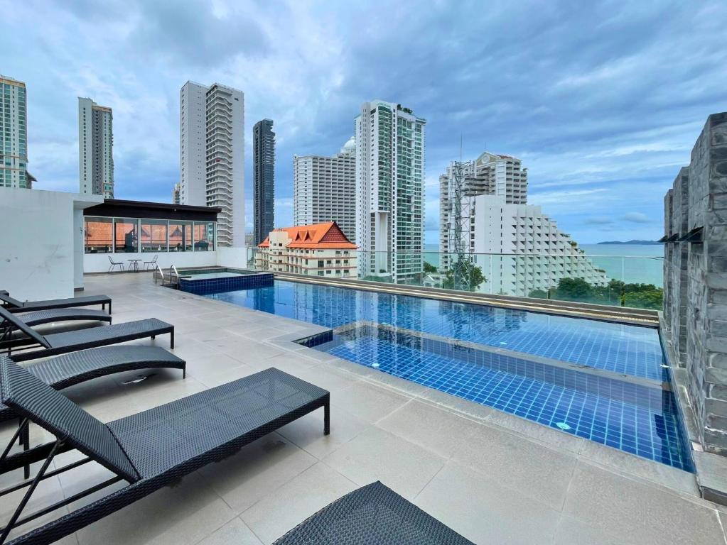 SW near beach by BPS, Pattaya North