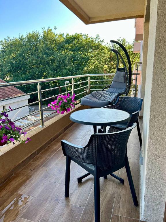Heart of Budva 3BR City View Apt - 2