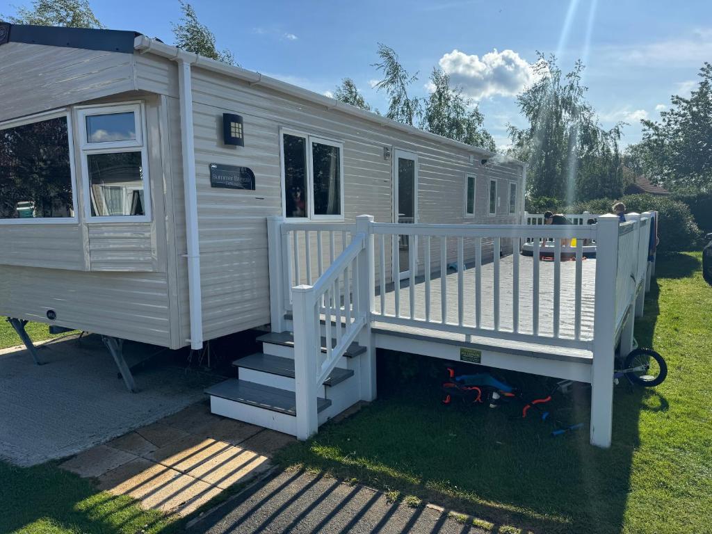 Tattershall caravan with private hot tub, Moffat