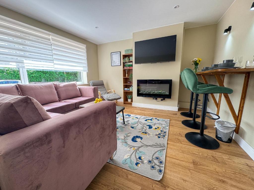 Large House Near Racecourse, City & Uni, Henwick