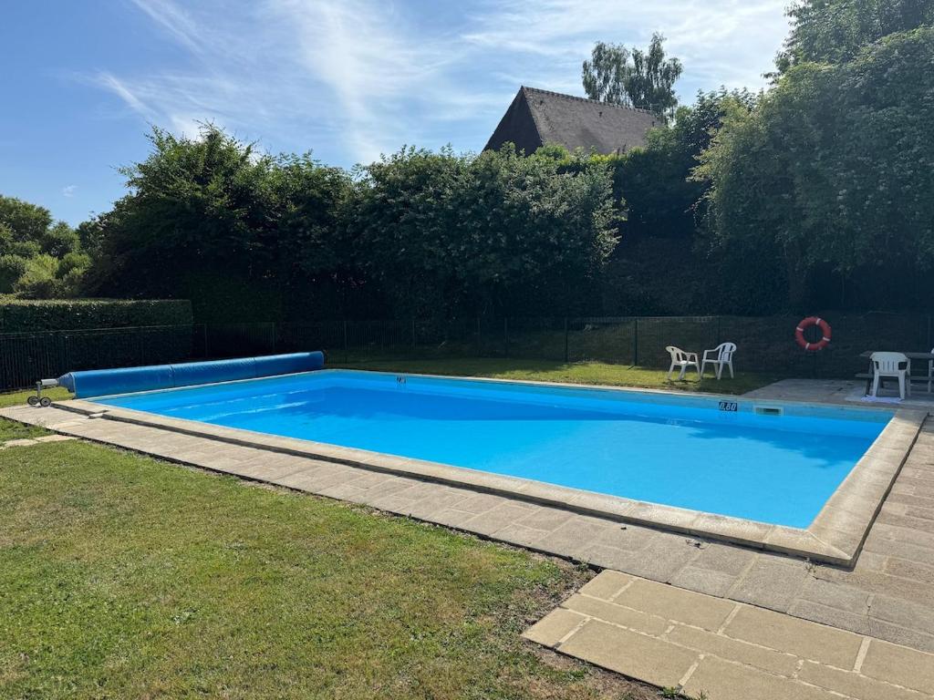 Beachfront apartment with pool, Deauville