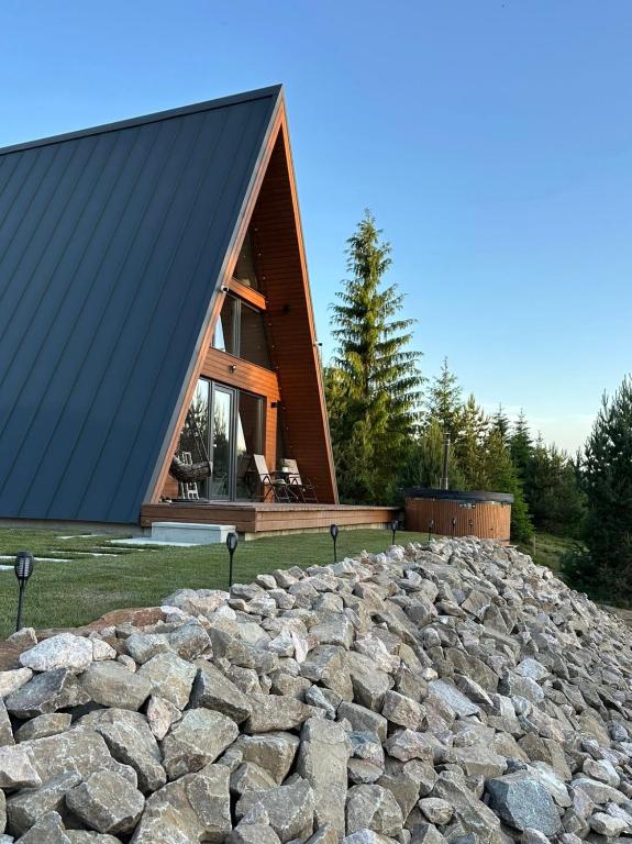 Monteluce Aframe, Mărişel