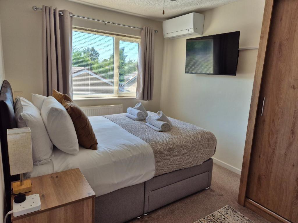 Air Conditioned 3-Bed Home with Garden & Parking, Willen