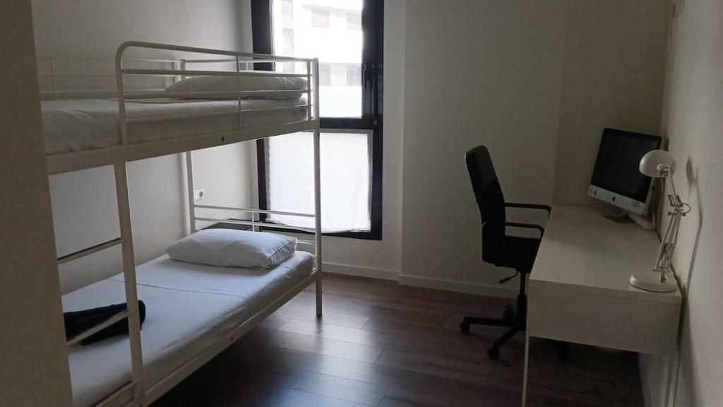 Contemporary 2BR with Pool & Gym - 5