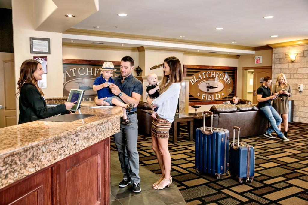 Chateau Nova Kingsway photo