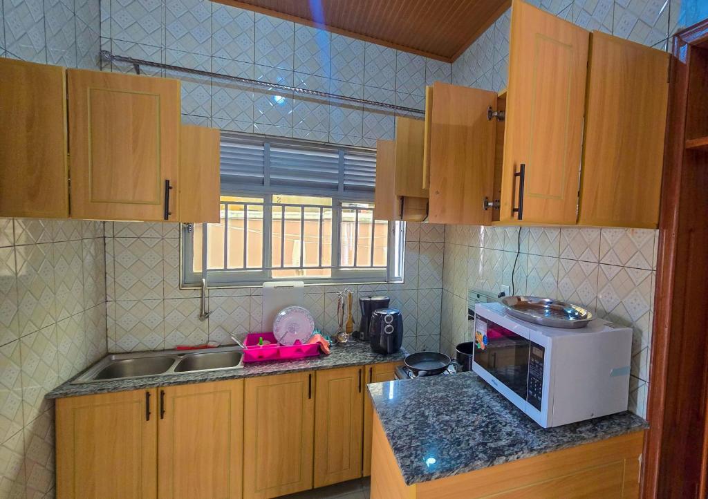 Gravity Suites, Taba