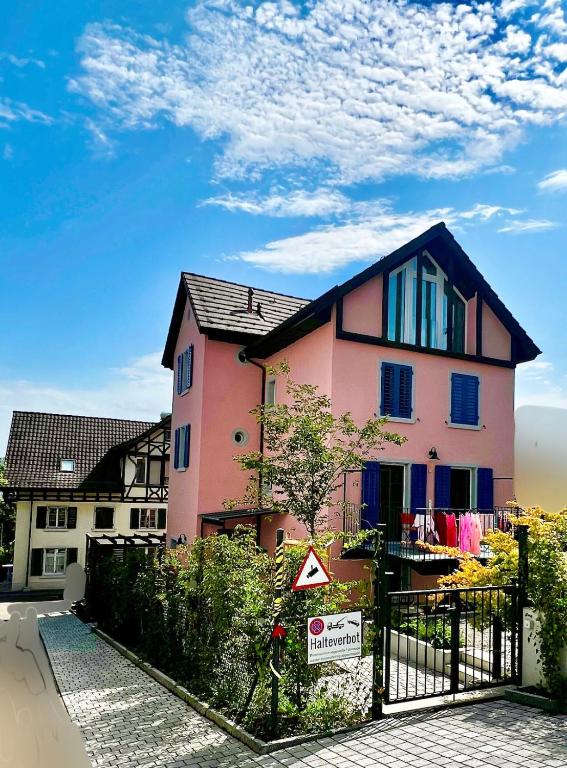 4 mins walk Thalwil Station, Free Parking, Historical, Thalwil