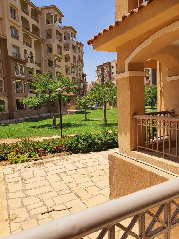 Madinaty B2 - 2 bedroom Ground floor overlooking the garden, Káhira