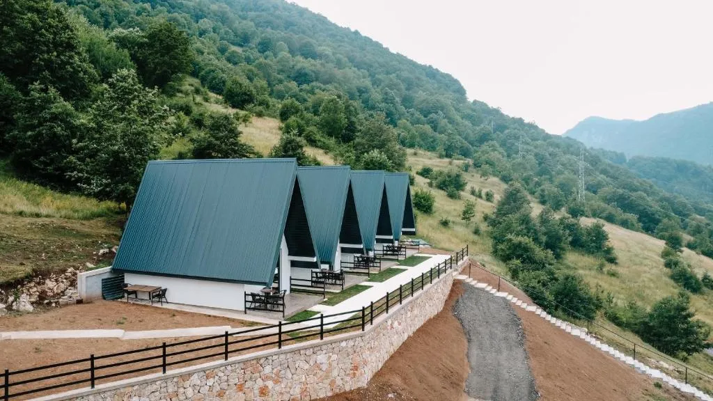 Bungalows Panorama Hills，位于普卢日内的酒店